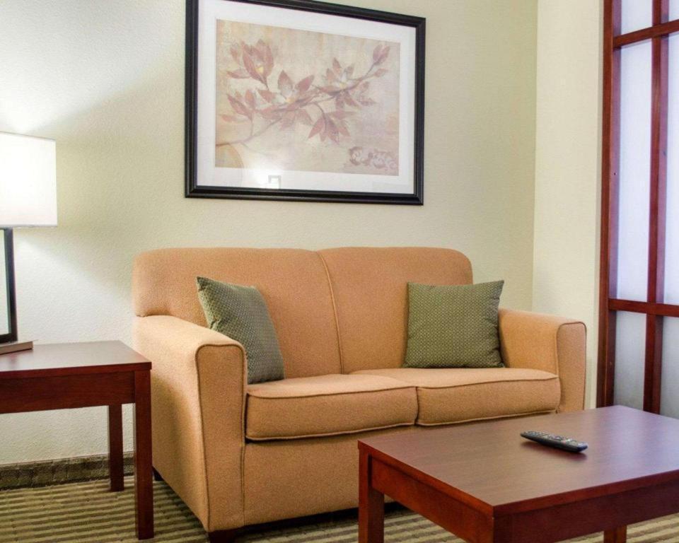 คอมฟอร์ต สวีตส์ Hotel กรีนวูด ภายนอก รูปภาพ