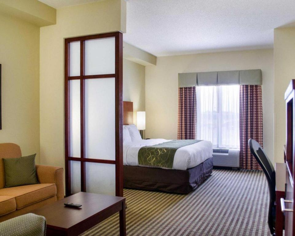 คอมฟอร์ต สวีตส์ Hotel กรีนวูด ภายนอก รูปภาพ