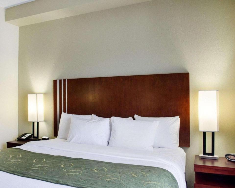 คอมฟอร์ต สวีตส์ Hotel กรีนวูด ภายนอก รูปภาพ
