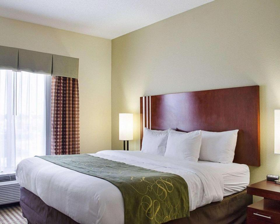 คอมฟอร์ต สวีตส์ Hotel กรีนวูด ภายนอก รูปภาพ
